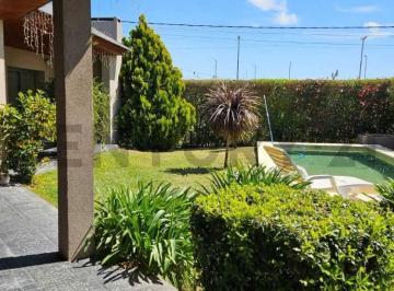 Oficina comercial · 140m² · 4 Ambientes · Casa de 3 Dorm. en Venta en Etcheverry