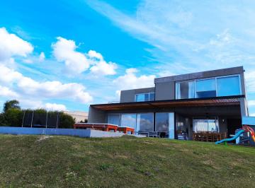 Casa · 192m² · 4 Ambientes · Venta de Casa San Sebastian Area 1 a La Laguna