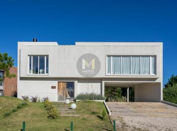 Casa · 195m² · 5 Ambientes · 1 Cochera · Casa en Venta 4 Ambientes Costa Esmeralda