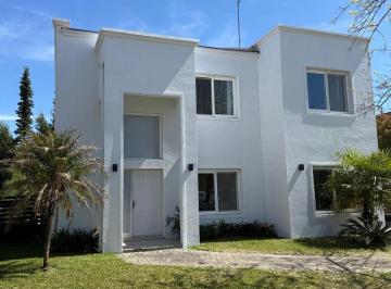 Casa · 216m² · 6 Ambientes · 1 Cochera · Casa en Venta Country San Isidro Labrador 3 Dorm.