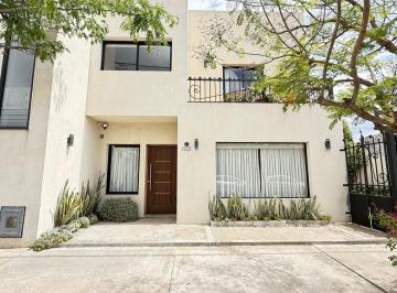 Casa · 172m² · 4 Dormitorios · ¡Maravillosa Casa en El Corazón de La Ciudad de Roque Pérez!