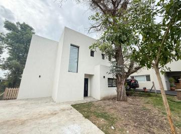 Casa · 148m² · 5 Ambientes · 2 Cocheras · Casa en Venta 3 Dorm. + Escritorio Santa Elena Pilar del Este