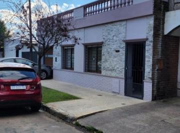 Casa · 144m² · 8 Ambientes · 1 Cochera · Casa a La Venta en Zona Grella y Jose Maria Moreno