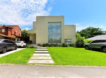 Casa · 291m² · 4 Ambientes · 4 Cocheras · Hermosa Casa a La Venta en Campo Chico - Pilar