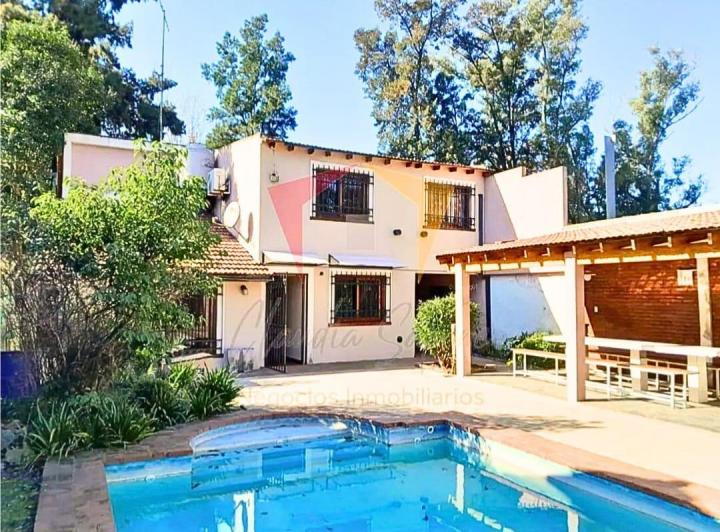 Casa · 220m² · 5 Ambientes · 3 Cocheras