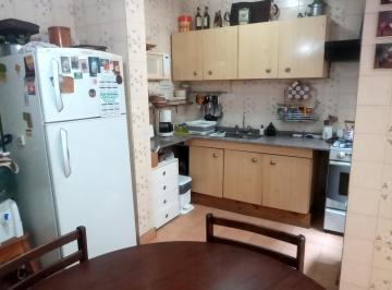 Casa de 4 ambientes, Tres de Febrero · Casa de 2 Pisos