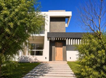 Casa · 147m² · 4 Ambientes · 2 Cocheras · Casa en Venta en Barrio Santa Elena, Pilar del Este, Pilar