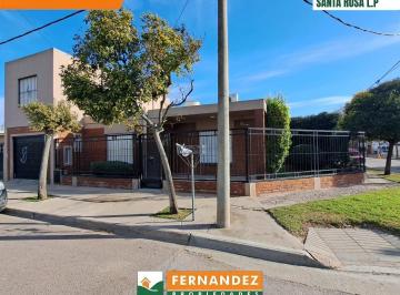 Casa · 196m² · 8 Ambientes · 1 Cochera · Vende Casa 4 Dorm. Pileta, Parrilla y Quincho Santa Rosa, La Pampa