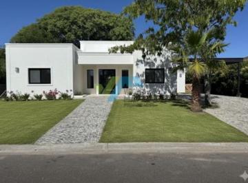 Casa de 5 ambientes, Escobar · Venta de Casa Estilo Frances con Pileta - San Matias Area 4