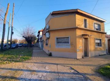 Casa · 120m² · 3 Ambientes · 1 Cochera · Venta Casa 4 Amb/lomas Excelente Ubicación con Terraza