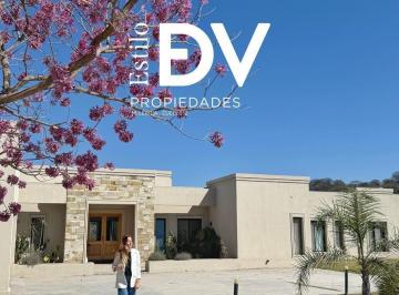 Casa · 3240m² · 4 Ambientes · 2 Cocheras · Casa en Chacras Santa María