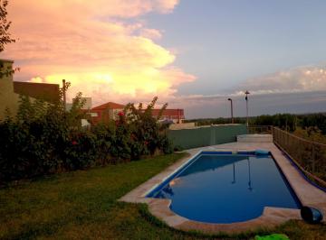 Casa , Chacras de Coria · Gran Casa con Piscina en Barrio Laderas de Chacras