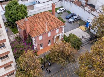 Casa · 212m² · 5 Ambientes · 8 Cocheras · Casa en Venta – 4 Dorm. – Centro - Salta