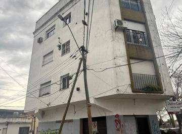 Departamento · 80m² · 3 Ambientes · Departamento Al Frente 3 Ambientes en Castelar Norte