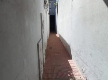 PH de 1 ambiente, Lomas de Zamora · Chacabuco Al 400. 2 Amb Al Frente. PH Planta Baja.