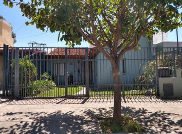 Casa · 100m² · 6 Ambientes · 1 Cochera · Casa en Quebrada de Las Rosa