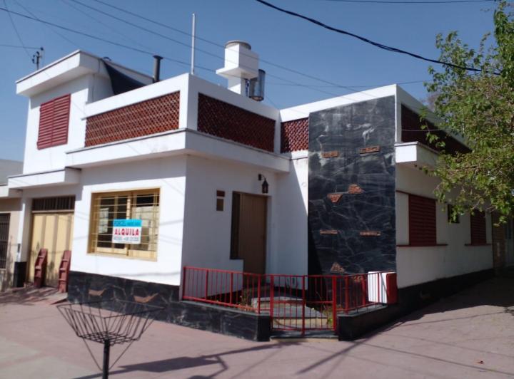 Casa · 100m² · 5 Ambientes · 1 Cochera
