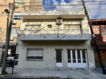 Casa · 171m² · 4 Ambientes · 1 Cochera · Excelente Ubicación! 3 Dorm - 2 Baños - Garage - Jardín y Terraza - Apto Crédito!