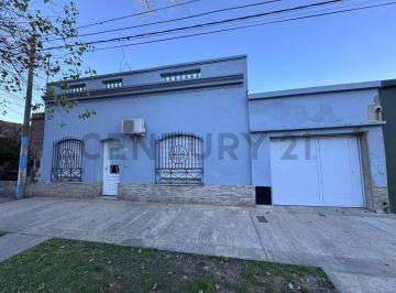 Casa · 114m² · 6 Ambientes · 1 Cochera · Casa en Venta en Rafaela, Barrio Alberdi