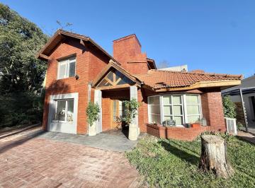 Casa · 233m² · 6 Ambientes · 4 Cocheras · Casa en Venta de 6 Ambientes con Pileta en Club de Campo El Carmen Barrio Cerrado Hudson