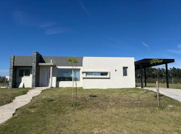 Casa · 153m² · 5 Ambientes · 3 Cocheras · Casa en Venta - 195 m Totales - Barrio Monet - Cardales - Gba Norte