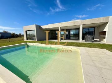 Casa · 350m² · 5 Ambientes · 8 Cocheras · Venta de Casa en El Naudir Al Rio