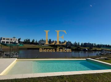 Casa · 350m² · 5 Ambientes · 8 Cocheras · Venta de Casa en El Naudir Al Rio
