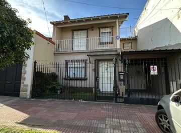 Casa · 145m² · 4 Ambientes · 2 Cocheras · Chalet de 4 Ambientes en Dos Plantas