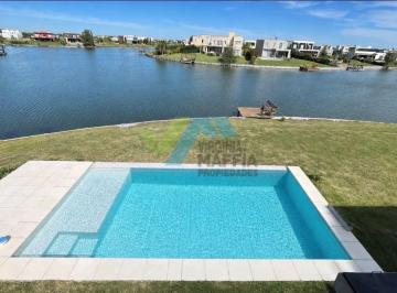 Casa · 307m² · 6 Ambientes · 2 Cocheras · Casa en Venta Ubicado en San Sebastian, Escobar, G. B. a. Zona Norte