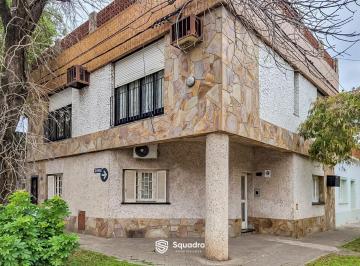 Casa · 142m² · 5 Ambientes · Venta | Permuta - Casa Dos Plantas, y Dos Propiedades - Barrio Azcuénaga, Rosario. Apto Crédito.
