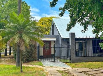 Casa · 165m² · 5 Ambientes · 2 Cocheras · Venta | Permuta - Casa 3 Dorm., Quincho y Pileta - Fisherton, Rosario - Apto Crédito.
