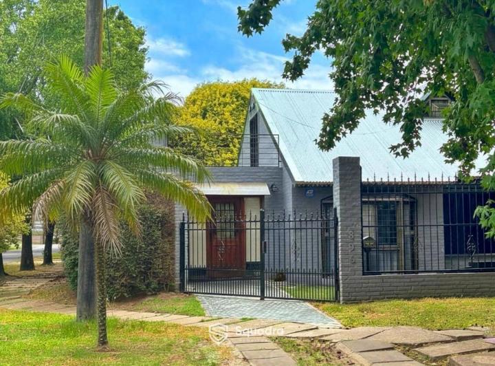 Casa · 165m² · 5 Ambientes · 2 Cocheras