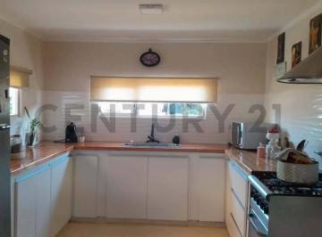Casa · 81m² · 4 Ambientes · 2 Cocheras · Oportunidad por Precio! Vendemos Casa en Claromeco Barrio Las Cortaderas