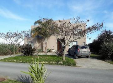 Casa · 190m² · 4 Ambientes · 2 Cocheras · Casa en Barrio Santa Isabel I, 3 Dorm. con Lote a La Laguna. Maschwitz / Escobar