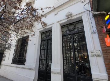 Departamento de 4 ambientes, Belgrano · Magnifico Semipiso a Reciclar a Metro de Cabildo. 1er Piso X Escalera