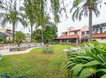 Casa · 405m² · 9 Ambientes · 3 Cocheras · Espectacular Casa en Venta - 5 Dorm - Parque Latino