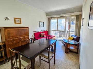 Departamento · 40m² · 2 Ambientes · 2 Amb a La Calle con Balcón Saliente. Z/ Plaza Colón
