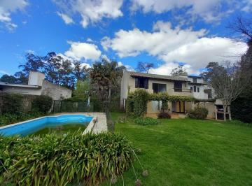 Casa · 140m² · 4 Ambientes · 1 Cochera · Venta Casa Excelente 4 Amb Apto Credito Pileta y Parque en Barrio Los Tilos. - Consulte