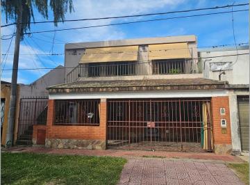 Casa · 175m² · 7 Ambientes · 1 Cochera · Casa en Venta Ideal 2 Familias en La Florida Río de 2 Dorm. Cada Una