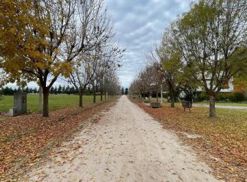Terreno · 2450m² · Lote en Venta en Campos de Roca II