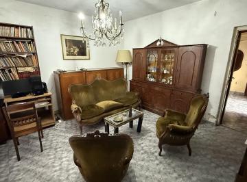 Casa · 140m² · 3 Ambientes · 1 Cochera · Casa en Venta 3 Ambientes con 4 Dorm. Cochera y Patio - Sarandi