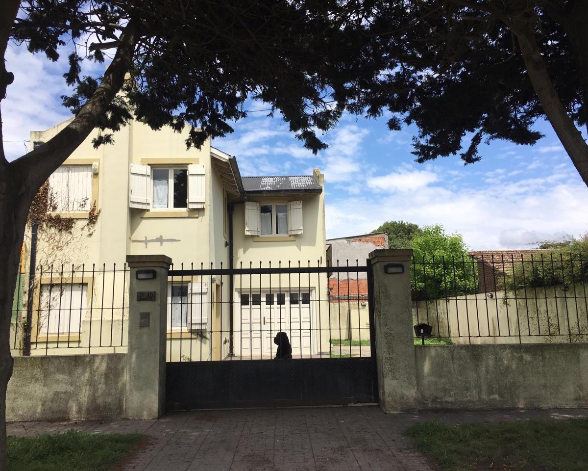 Casa 4 amb, 120m² en Barrio La Juanita con garage y parque