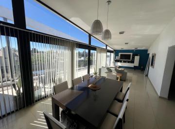 Casa · 196m² · 6 Ambientes · 1 Cochera · Casa en Venta Barrio Becciú Villa Carlos Paz 4 Dorm.,3 Baños, Gas Natural.