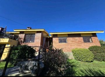 Casa · 130m² · 3 Dormitorios · 2 Cocheras · Venta – Casa en Barrio Manantiales. Villa Carlos Paz con Vista