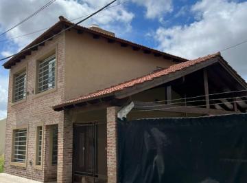 Casa · 120m² · 4 Ambientes · 1 Cochera · Venta Casa Barrio Mirage, 3 Dorm.