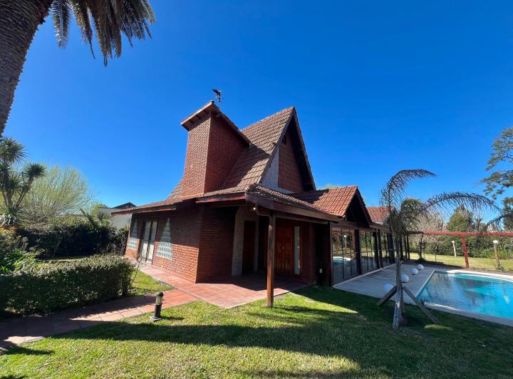 Casa · 300m² · 7 Ambientes · 1 Cochera