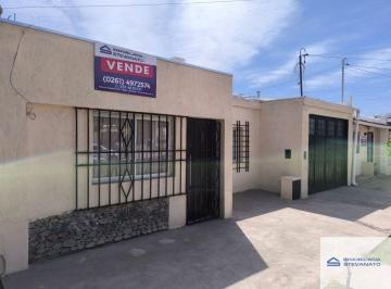 Casa de 4 ambientes, Maipú · Casa en Alquiler Temporario C/ Cochera en Maipú