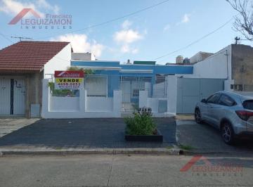 Casa · 213m² · 3 Ambientes · 1 Cochera · Casa 3 Ambientes en Venta – Lomas del Mirador – Lote Propio – con Galpón – Ideal Vivienda y Trabajo