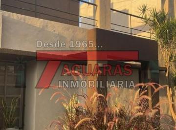 Casa · 200m² · 4 Dormitorios · Casa en Venta - 2 Plantas, 4 Dorm., Pileta y Quincho Independiente a Minutos del Centro.