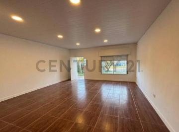 Casa · 100m² · 4 Ambientes · 2 Cocheras · Casa 3 Dorm. a La Venta en La Plata
